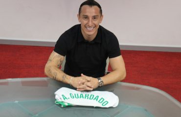 Guardado, en MARCA: «En México se me valora menos, ven normal mis 17 años en Europa»