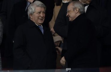 Un derbi caliente en la grada, pero frío y distante en el palco