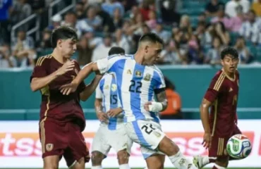 Argentina rindió homenaje a Miguel Ángel Russo en amistoso