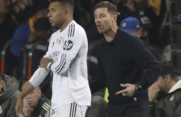 Mbappé también sorprende sin balón