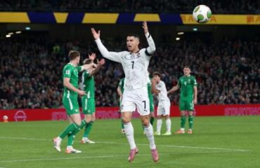 Día para el olvido para Cristiano: codazo y expulsión ante Irlanda