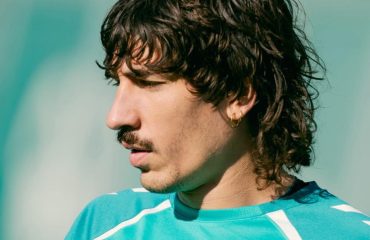 Bellerín regresa con el grupo