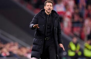 LaLiga denuncia insultos a Simeone en San Mamés de un grupo de hinchas del Athletic Club