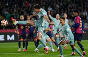 Le Normand y Llorente, las únicas bajas para el asalto del Camp Nou