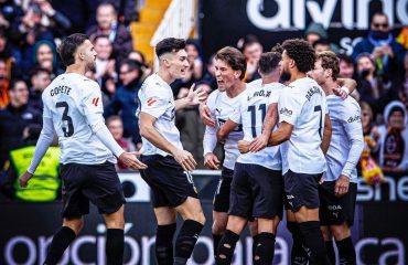 Corberán integra a los nuevos fichajes a la carrera: comida de equipo y charlas individuales