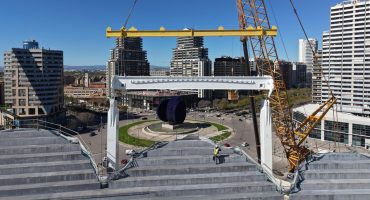 Instalada la primera pieza del anillo de compresión de la cubierta del Nou Mestalla que pesará 4