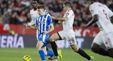 Las tarjetas ponen en jaque a la defensa del Sevilla