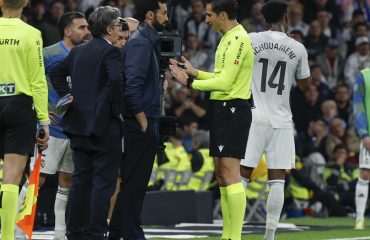 Explicaciones de Munuera a Arbeloa