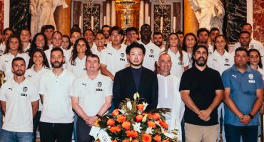 Kiat Lim visita el nuevo Mestalla y la Basílica junto a la plantilla